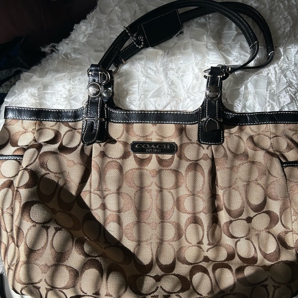 Coach Handbag with inside zipper pocket and outside pocket. - Picture 8 of 8